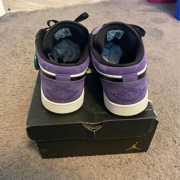 Authentic Jordan 1 Low Court Purple size 13 - Picture 3 of 4
